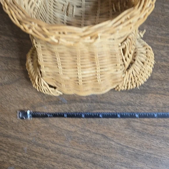 *Vintage 1970s Wicker Frog Planter - Picture 9 of 12